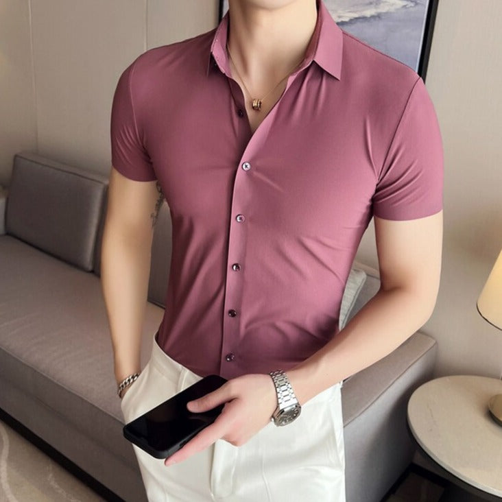 Elegant elastic shirt with short sleeves