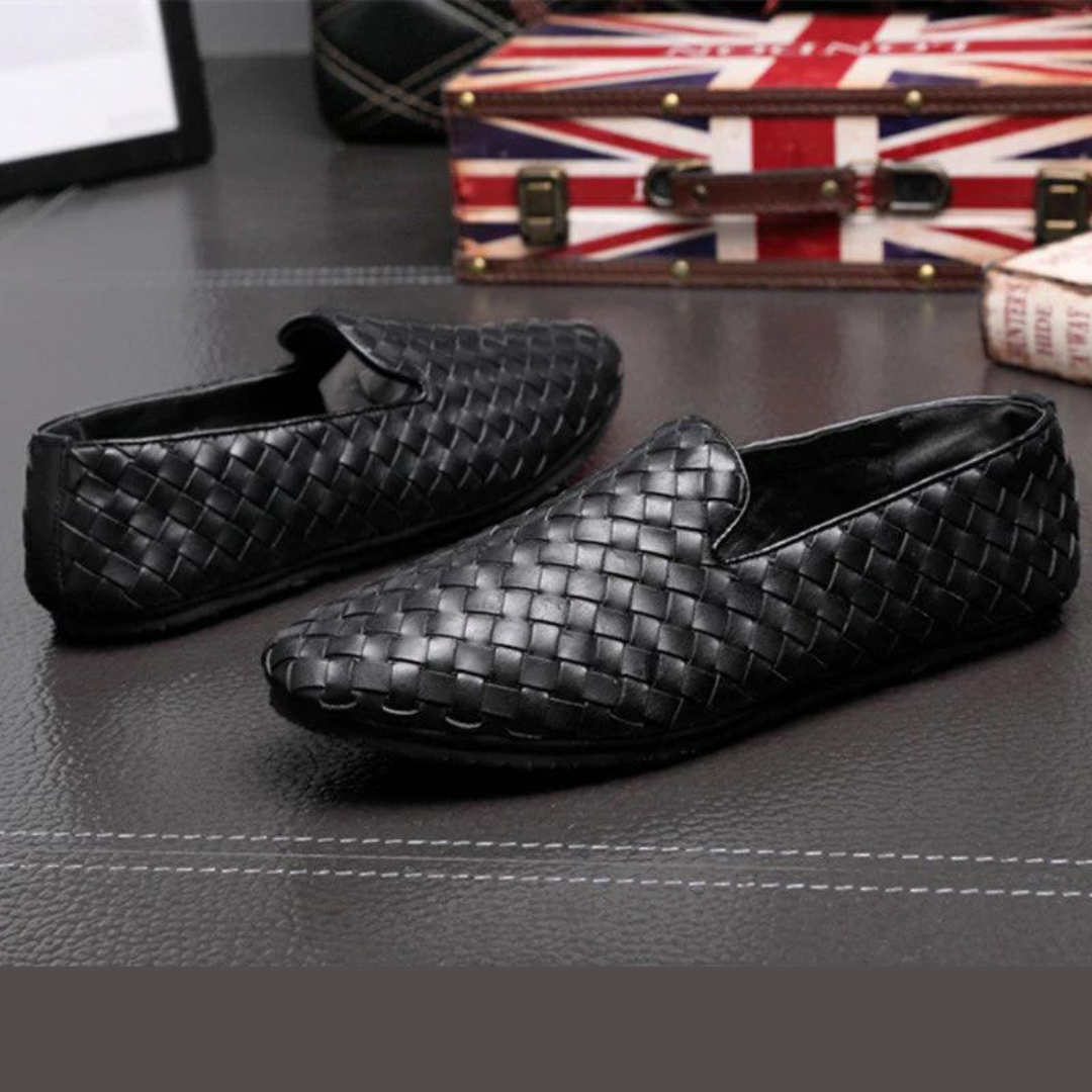 Comfortable hand-knitted leather shoes