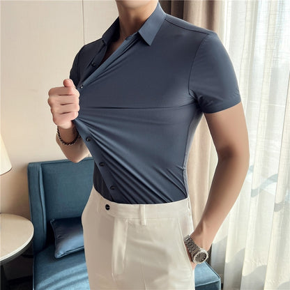 Elegant elastic shirt with short sleeves