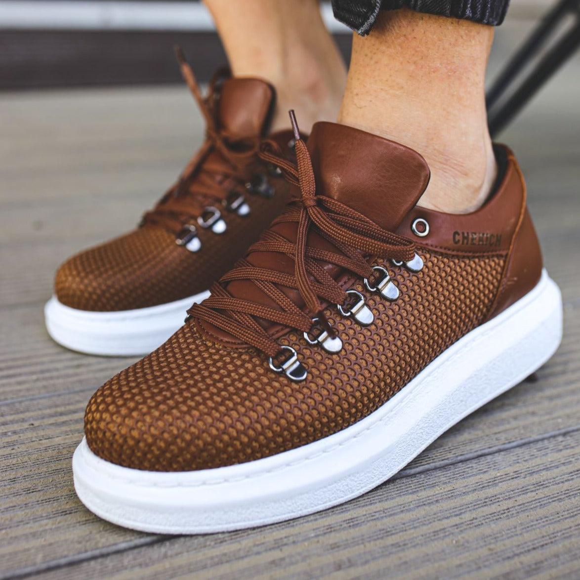 STYLISH MENS CASUAL LACE-UP SNEAKERS