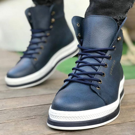 Men's shoes made of artificial leather with lacing