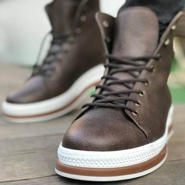 Men's shoes made of artificial leather with lacing