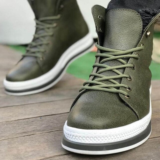 Men's shoes made of artificial leather with lacing