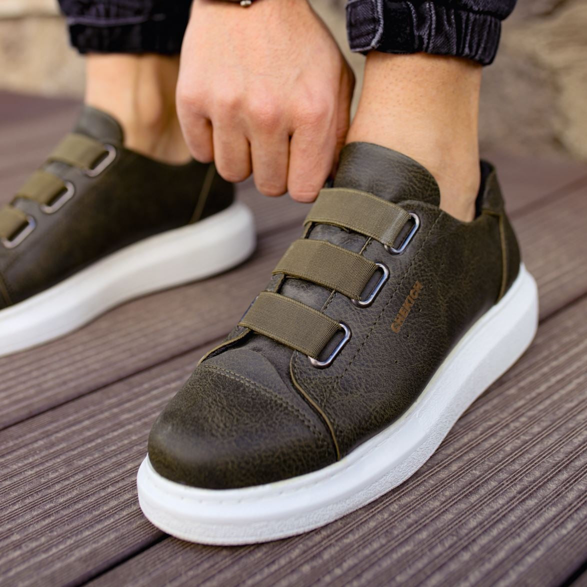 HIGH-SOLED SNEAKERS